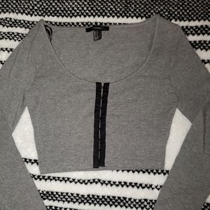 Sexy clasped long sleeve crop top